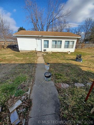 722 SW 4th Street, Checotah, OK 74426