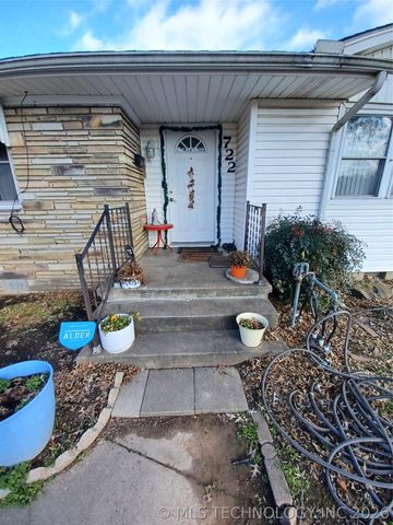 722 SW 4th Street, Checotah, OK 74426