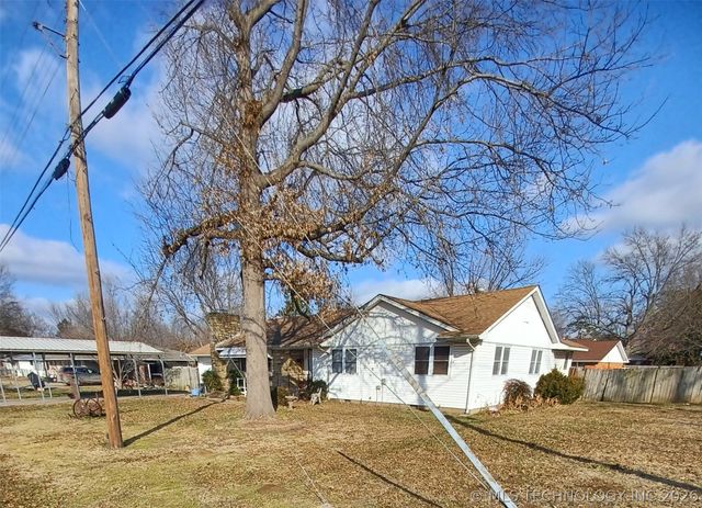 722 SW 4th Street, Checotah, OK 74426