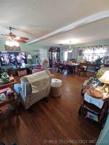 722 SW 4th Street, Checotah, OK 74426