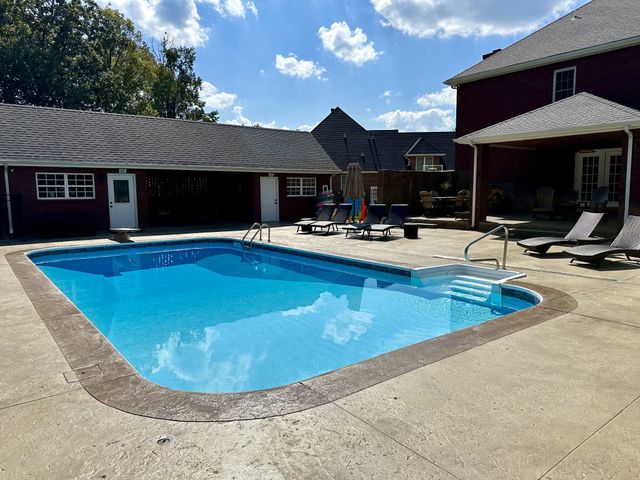 237 Dunwood Ct, Clarksville, TN 37043