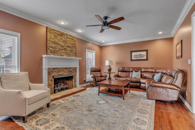 237 Dunwood Ct, Clarksville, TN 37043
