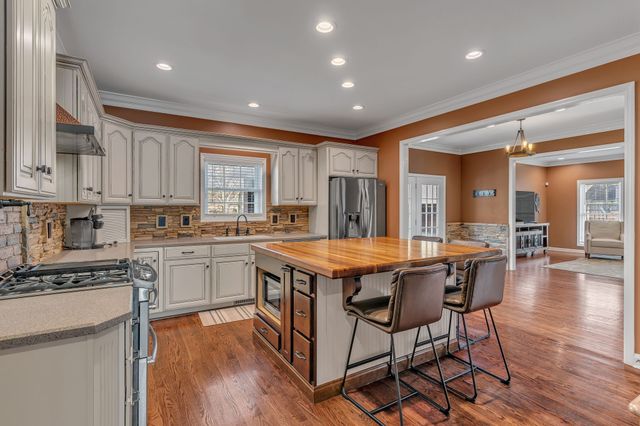 237 Dunwood Ct, Clarksville, TN 37043