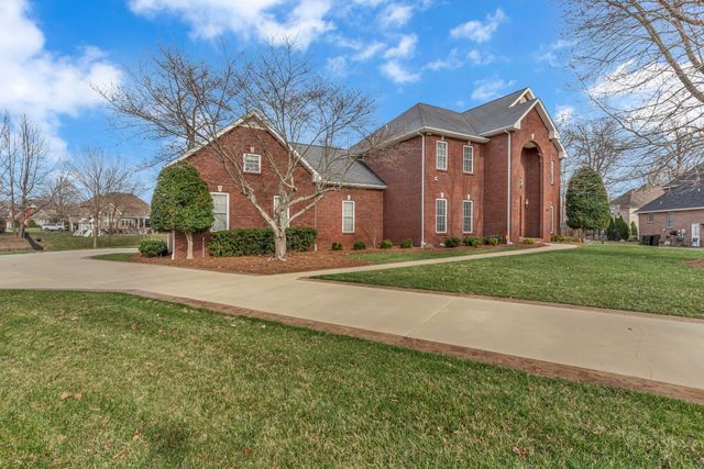 237 Dunwood Ct, Clarksville, TN 37043