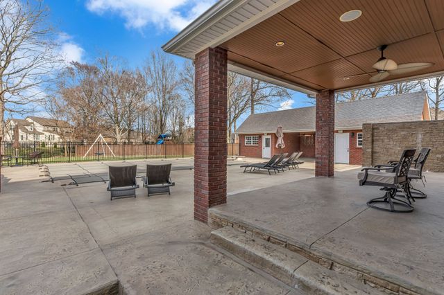 237 Dunwood Ct, Clarksville, TN 37043
