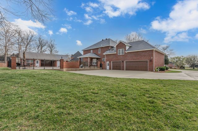 237 Dunwood Ct, Clarksville, TN 37043