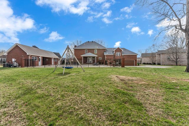 237 Dunwood Ct, Clarksville, TN 37043
