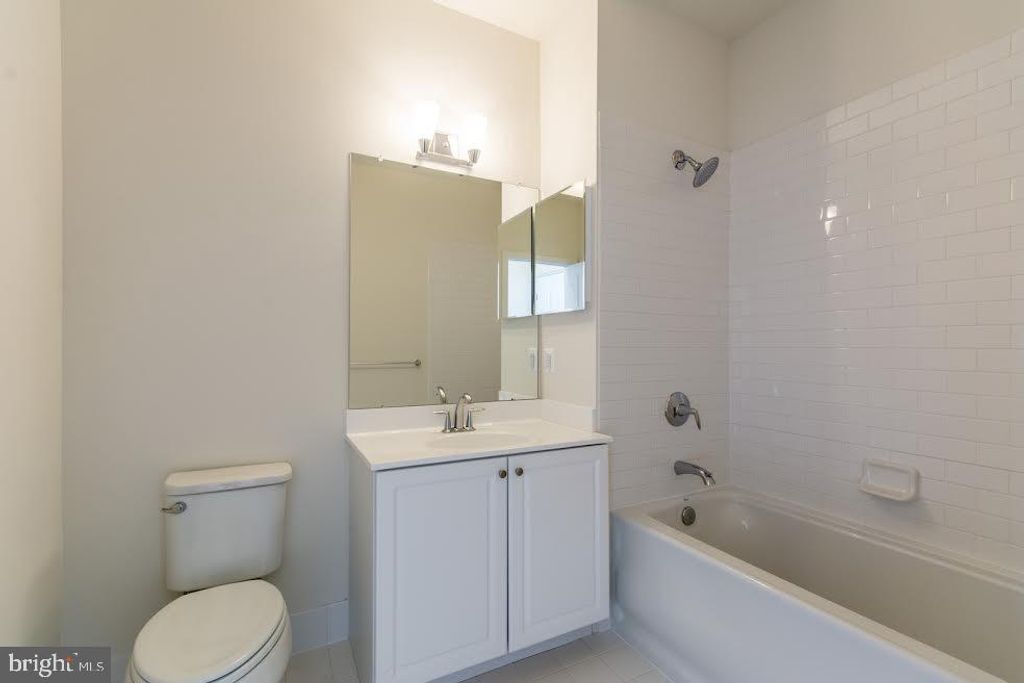 600 S 24th St Unit 210, Philadelphia, PA 19146