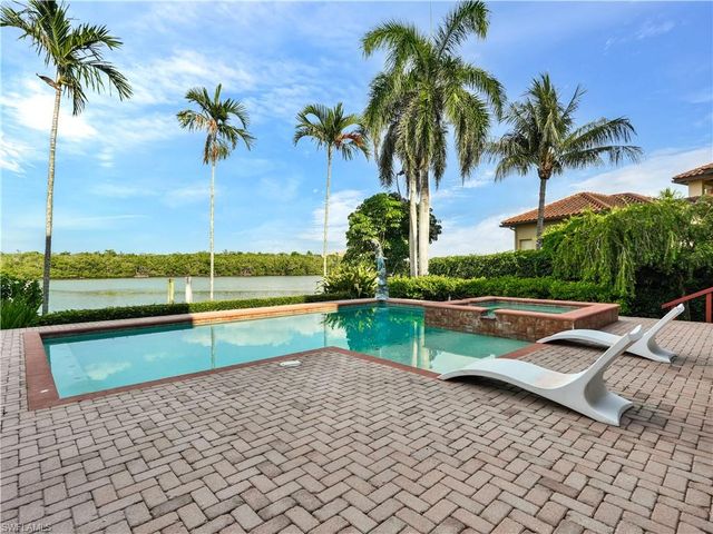 2535 Tarpon RD, Naples, FL 34102