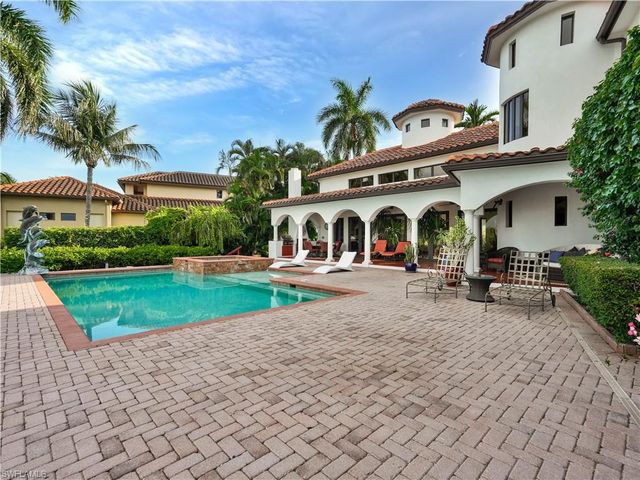 2535 Tarpon RD, Naples, FL 34102