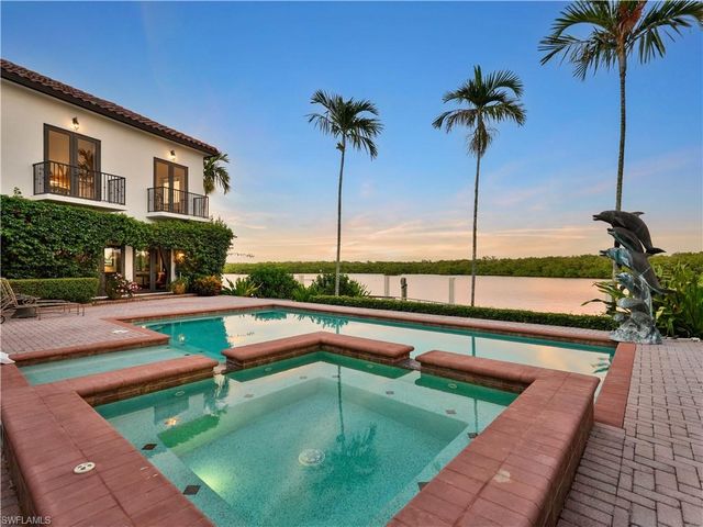 2535 Tarpon RD, Naples, FL 34102