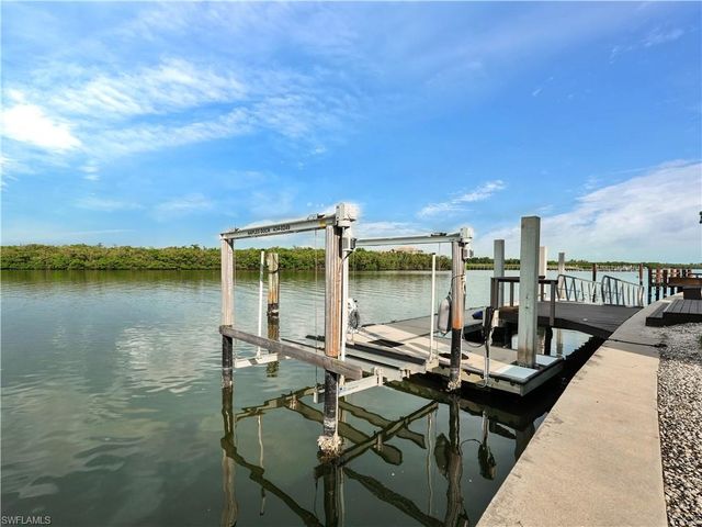 2535 Tarpon RD, Naples, FL 34102