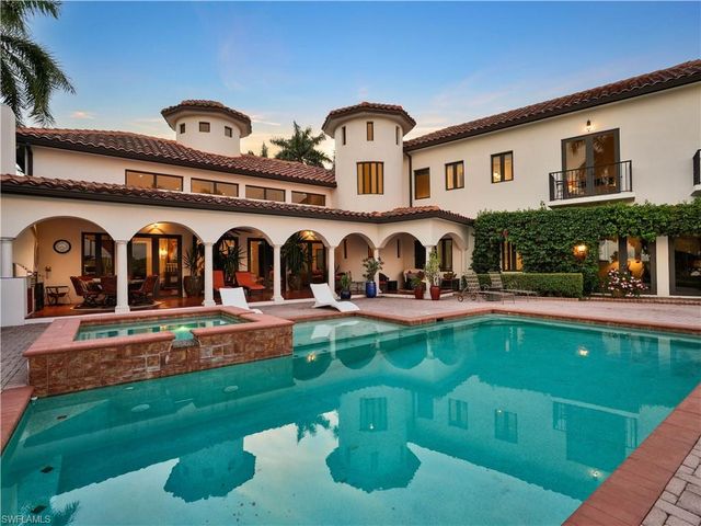 2535 Tarpon RD, Naples, FL 34102