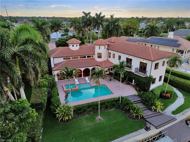2535 Tarpon RD, Naples, FL 34102