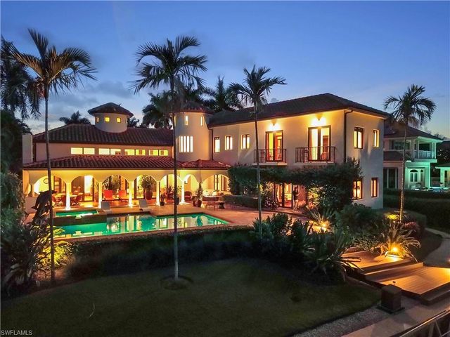 2535 Tarpon RD, Naples, FL 34102