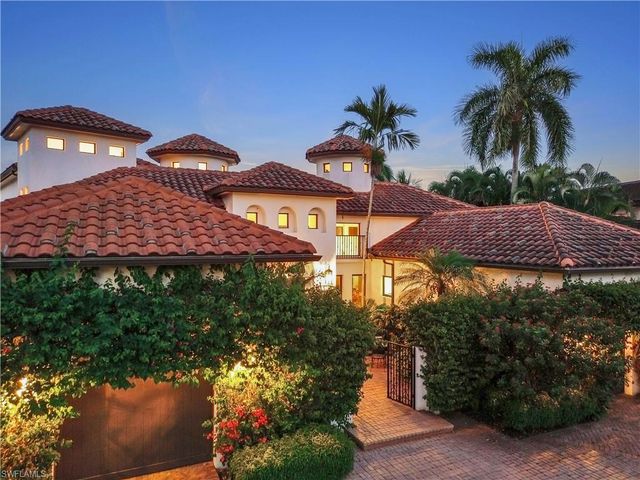 2535 Tarpon RD, Naples, FL 34102