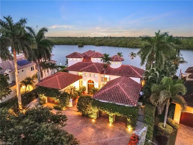 2535 Tarpon RD, Naples, FL 34102
