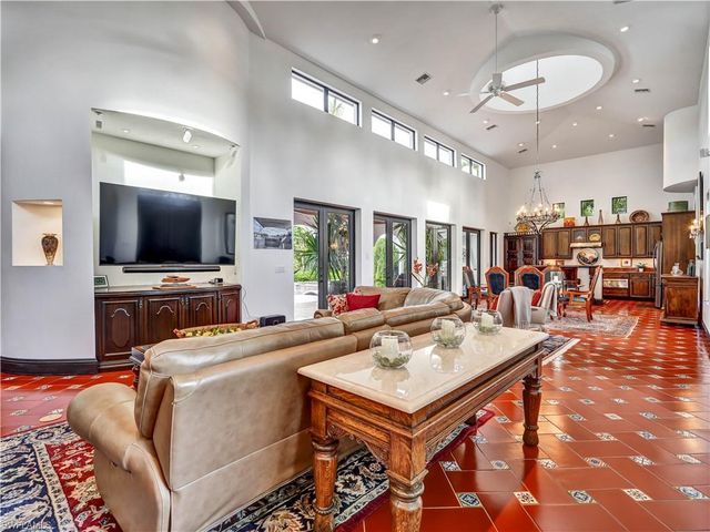 2535 Tarpon RD, Naples, FL 34102