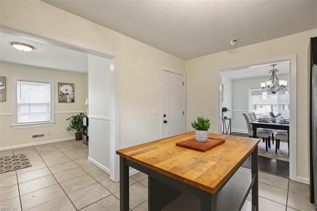 28 N Greenfield AVE, Hampton, VA 23666