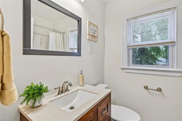 28 N Greenfield AVE, Hampton, VA 23666