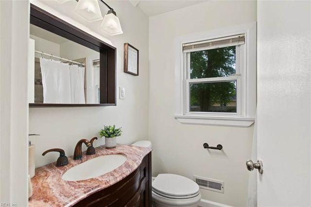 28 N Greenfield AVE, Hampton, VA 23666