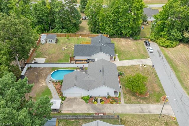 111 Duncan Drive, Thomasville, NC 27360