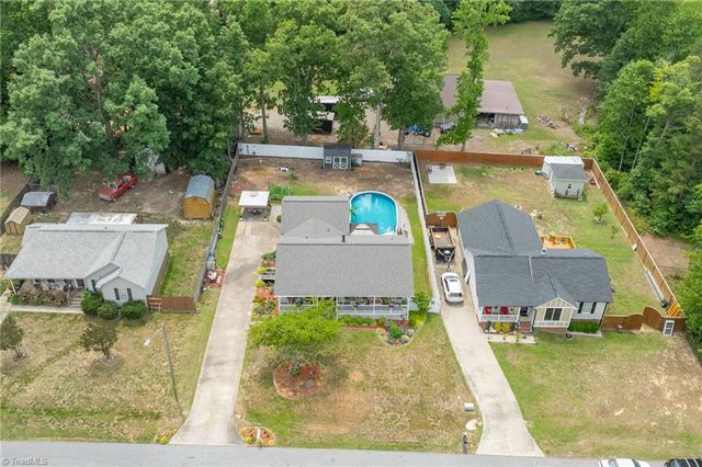 111 Duncan Drive, Thomasville, NC 27360
