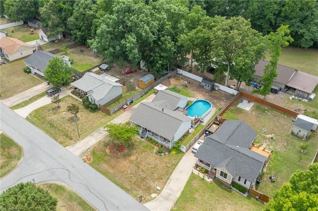 111 Duncan Drive, Thomasville, NC 27360