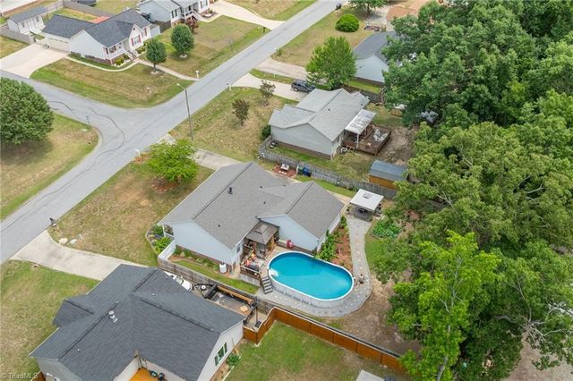 111 Duncan Drive, Thomasville, NC 27360