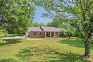 2250 HAMBURG RD, Michie, TN 38357