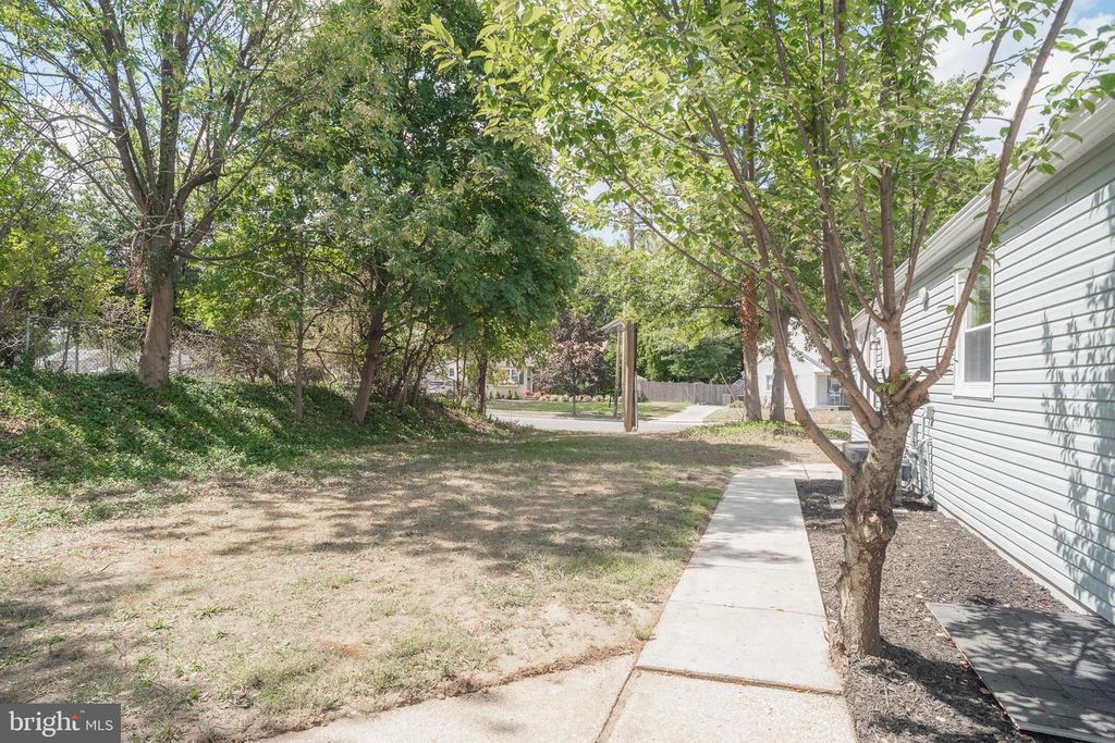 524 W MAIN ST, Maple Shade, NJ 08052
