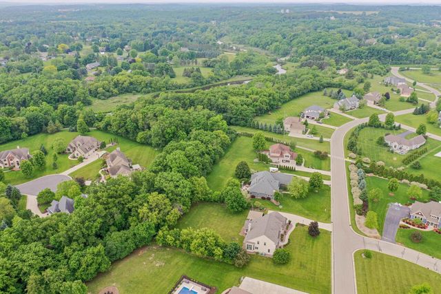 N73W28949 Bark River ROAD, Hartland, WI 53029