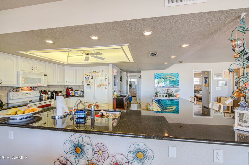 Image 10 of property listing at 5350 E LINDSTROM Lane, Mesa, AZ 85215