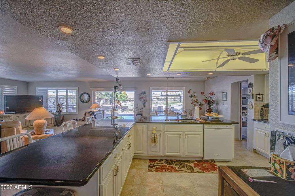 Image 13 of property listing at 5350 E LINDSTROM Lane, Mesa, AZ 85215