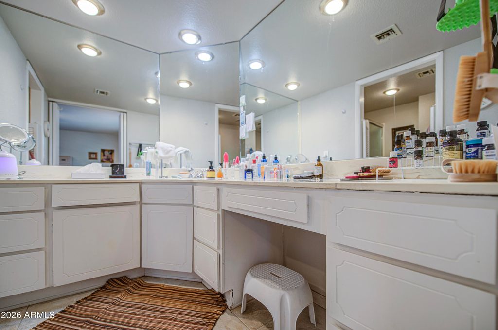 Image 27 of property listing at 5350 E LINDSTROM Lane, Mesa, AZ 85215
