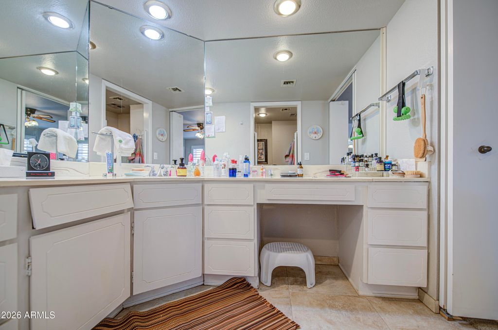 Image 28 of property listing at 5350 E LINDSTROM Lane, Mesa, AZ 85215