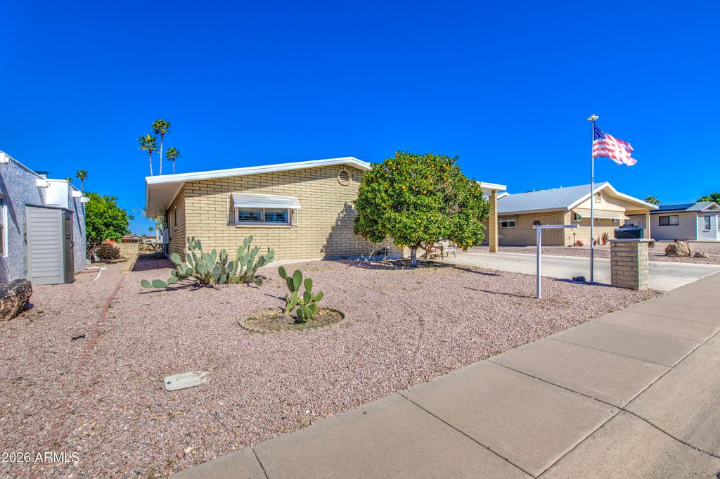 Image 3 of property listing at 5350 E LINDSTROM Lane, Mesa, AZ 85215