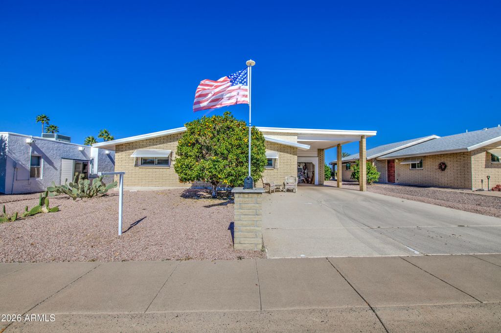 Image 4 of property listing at 5350 E LINDSTROM Lane, Mesa, AZ 85215
