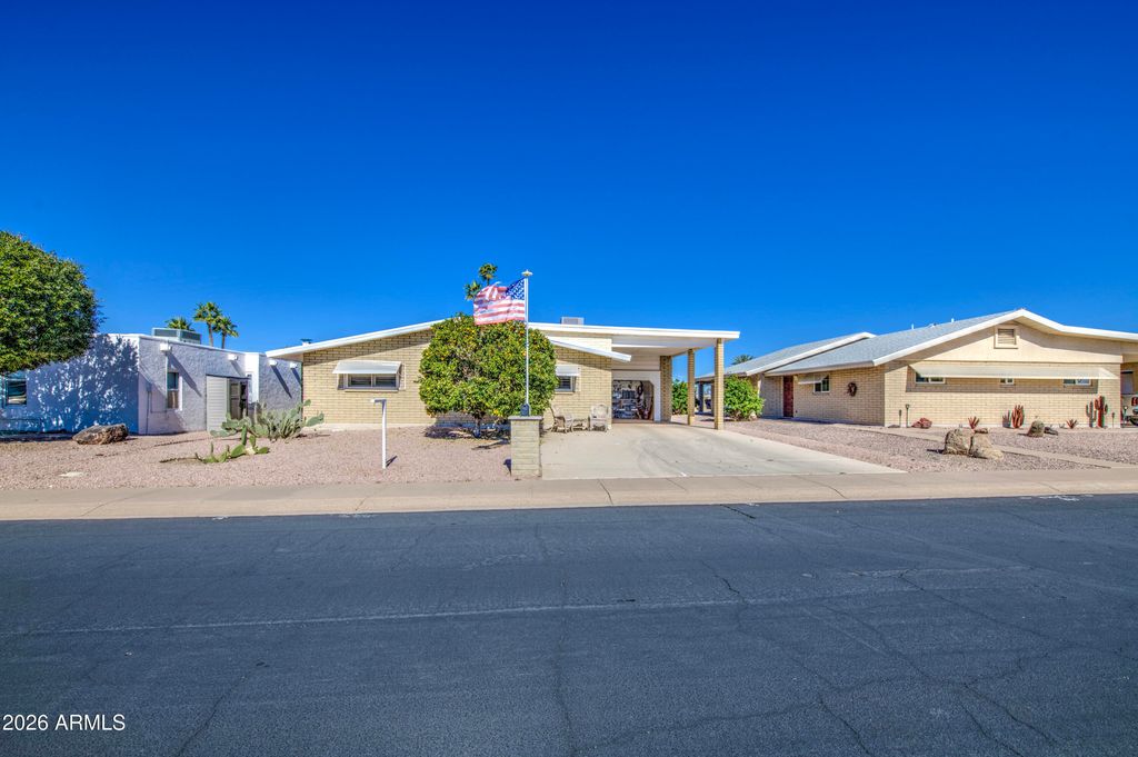 Image 5 of property listing at 5350 E LINDSTROM Lane, Mesa, AZ 85215