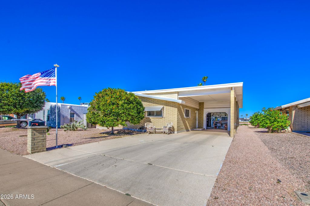 Image 6 of property listing at 5350 E LINDSTROM Lane, Mesa, AZ 85215