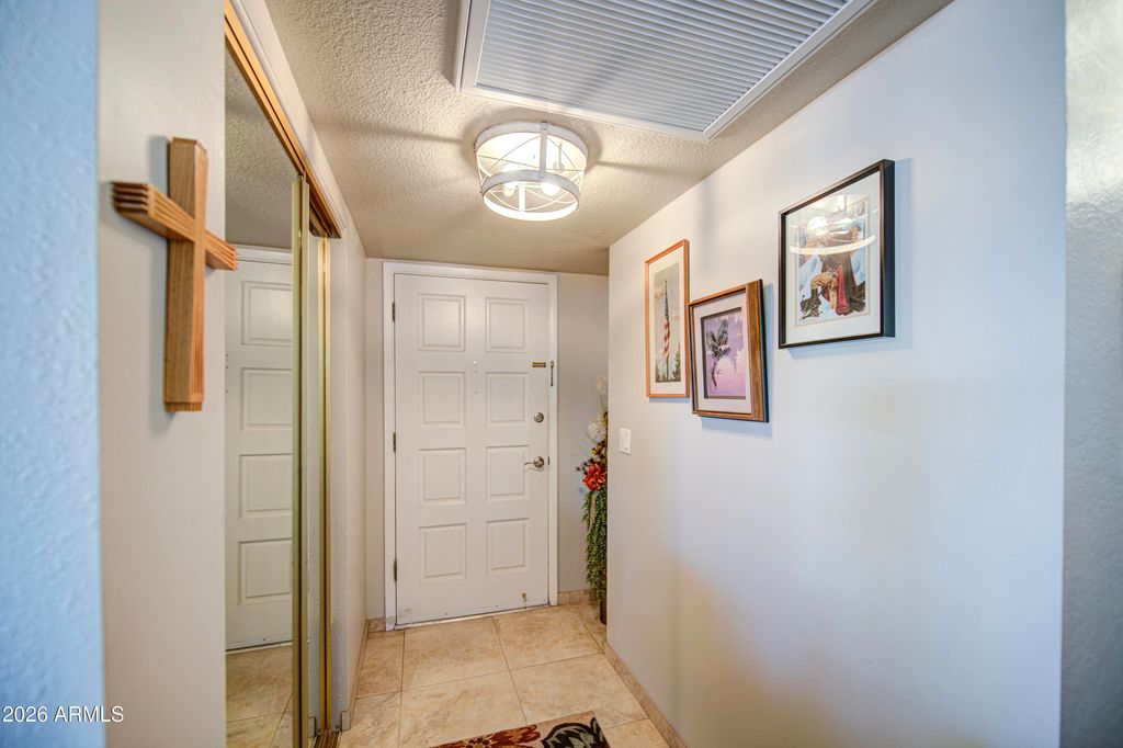 Image 7 of property listing at 5350 E LINDSTROM Lane, Mesa, AZ 85215