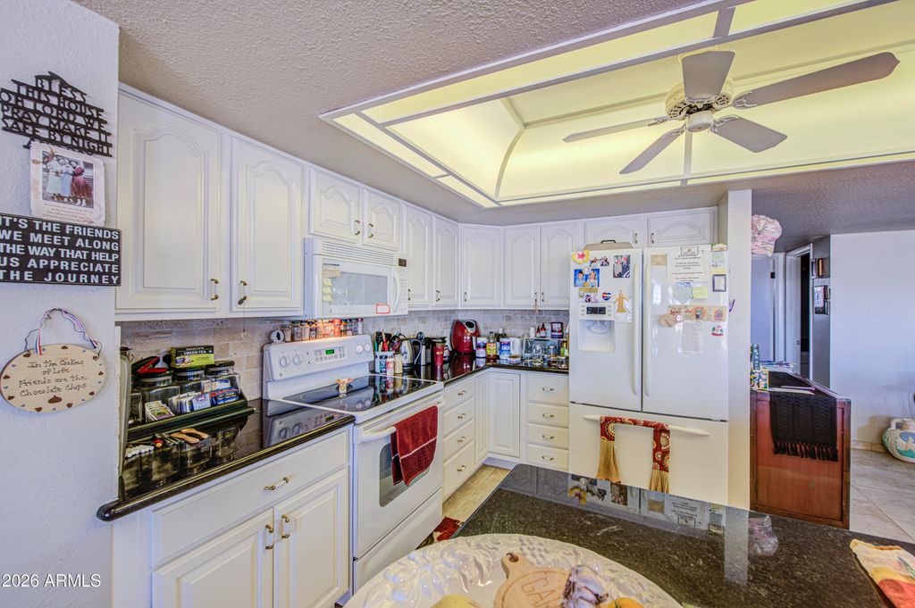Image 8 of property listing at 5350 E LINDSTROM Lane, Mesa, AZ 85215
