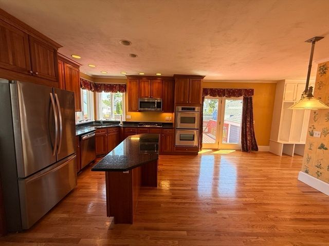 6 Bella Vista Ave, Mansfield, MA 02048