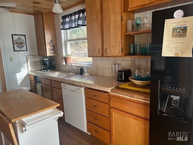 12605 Lakeshore Dr, Clearlake, CA 95422