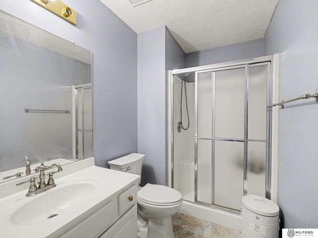 7710 N 80th Street, Omaha, NE 68122