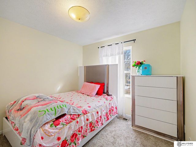 7710 N 80th Street, Omaha, NE 68122