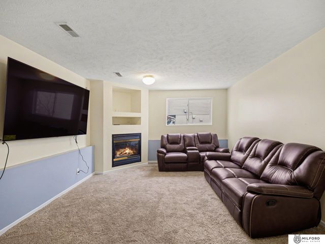 7710 N 80th Street, Omaha, NE 68122