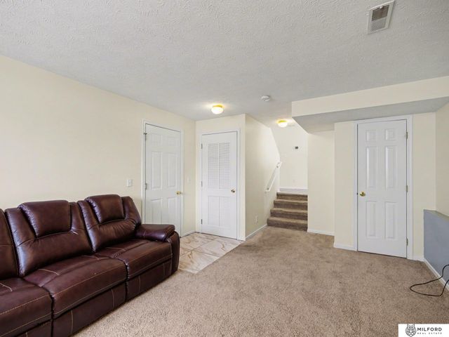 7710 N 80th Street, Omaha, NE 68122