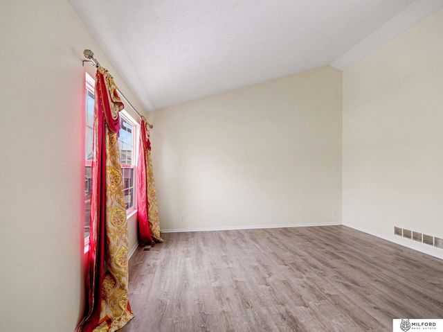 7710 N 80th Street, Omaha, NE 68122