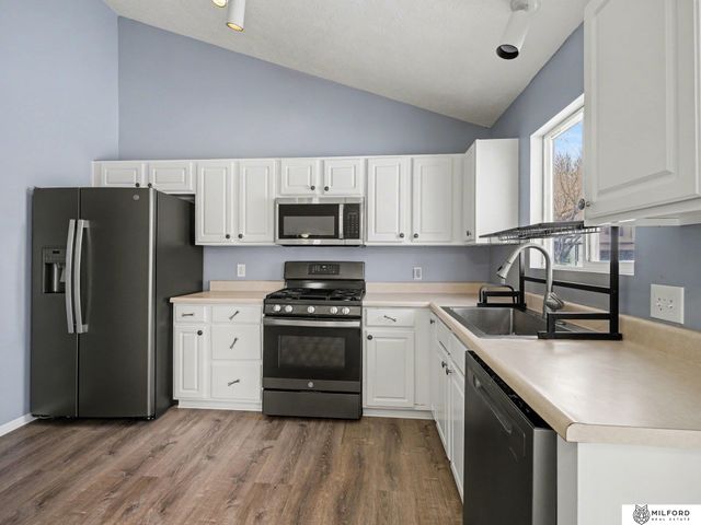 7710 N 80th Street, Omaha, NE 68122